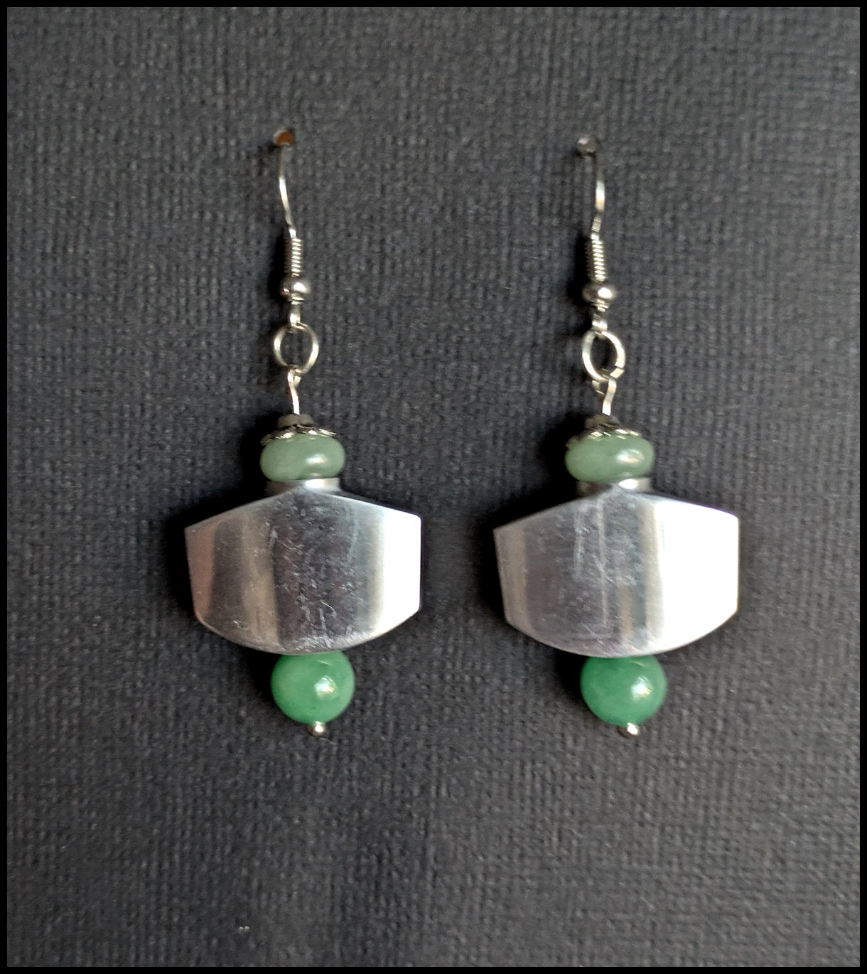 Short bead tuner button earrings